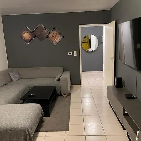: Maison Entiere, 3 Chambres, Jardin Prive