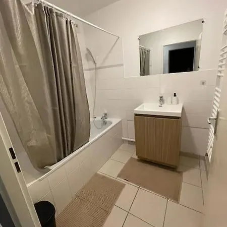 ホテル : Maison Entiere, 3 Chambres, Jardin Prive トゥール