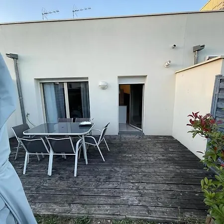 : Maison Entiere, 3 Chambres, Jardin Prive Готель 3*