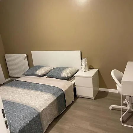 : Maison Entiere, 3 Chambres, Jardin Prive