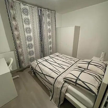 : Maison Entiere, 3 Chambres, Jardin Prive ホテル 3*