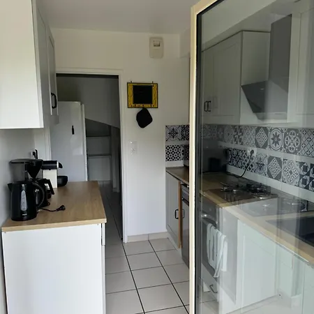 : Maison Entiere, 3 Chambres, Jardin Prive